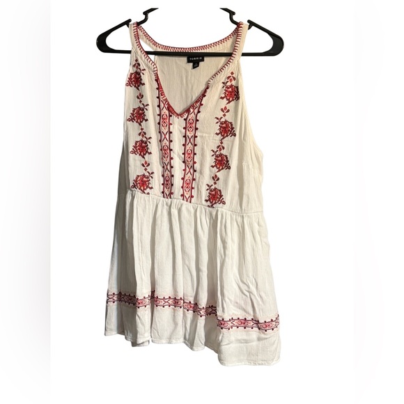 torrid Tops - Torrid Floral Embroidered Sleeveless Blouse Size 2